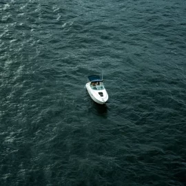 Upplev Byfjorden med båt