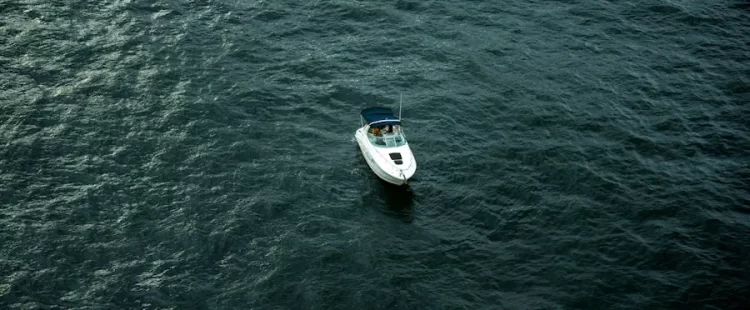 Upplev Byfjorden med båt